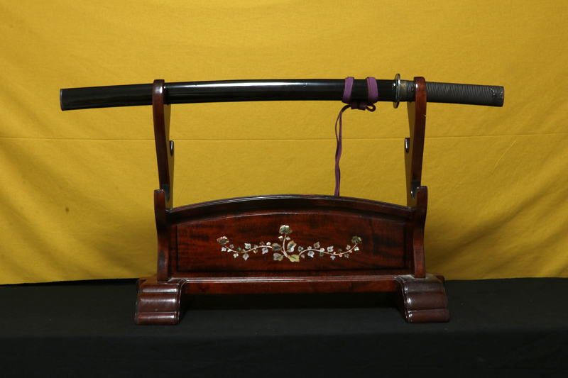 (03-1308)<br><font color="#0000ff"><strong>保存刀剣</storong></font><br>新刀 無銘(藤原高田) 一尺七寸六分 公卿造り拵入 - 画像 (8)