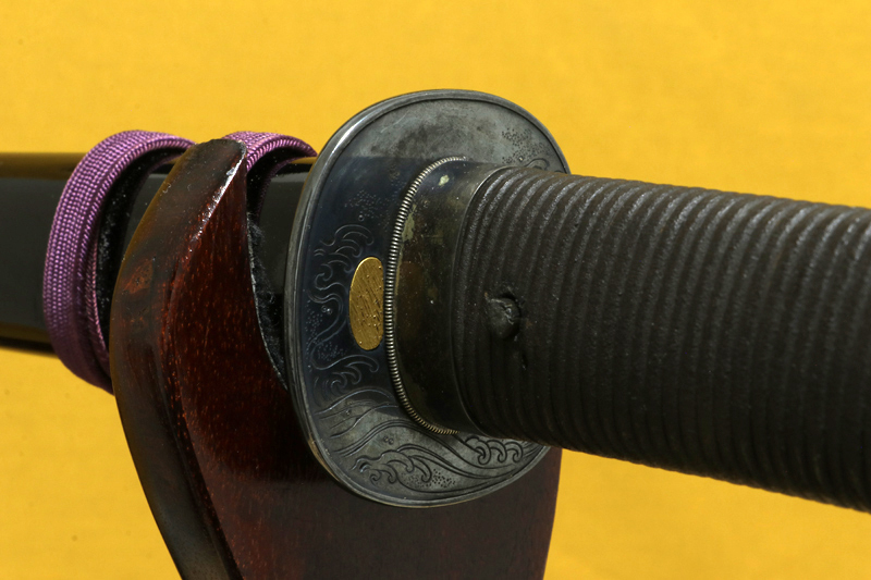 (03-1308)<br><font color="#0000ff"><strong>保存刀剣</storong></font><br>新刀 無銘(藤原高田) 一尺七寸六分 公卿造り拵入 - 画像 (10)